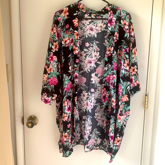 Rip Curl Floral Kimono - Picture 1 of 4